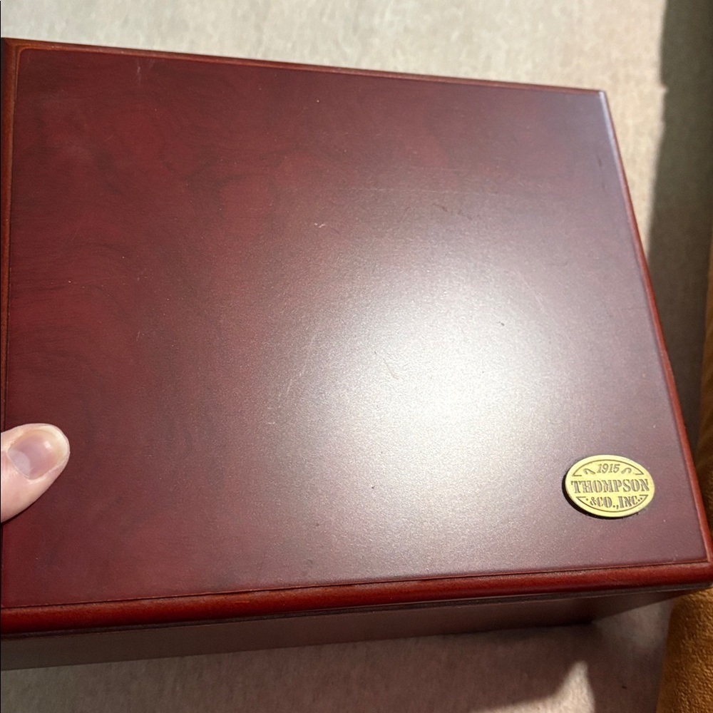 Thompson & CO 1915 Wood cigar  Box - Deep cherry - Picture 4 of 7